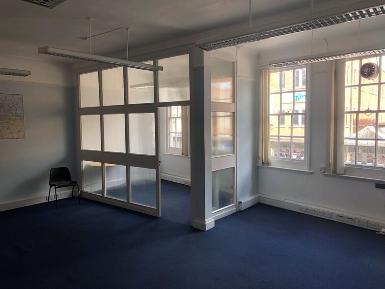 57-57D Eden St, Kingston Upon Thames to rent - Interior Photo - Image 2 of 4