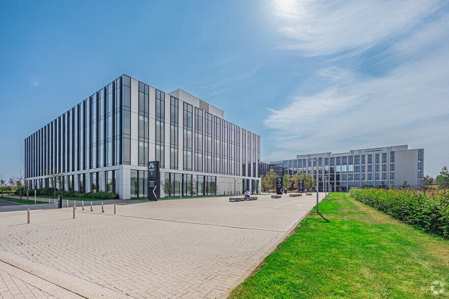 1-3 Dyce Dr, Dyce to rent - Primary Photo - Image 1 of 2