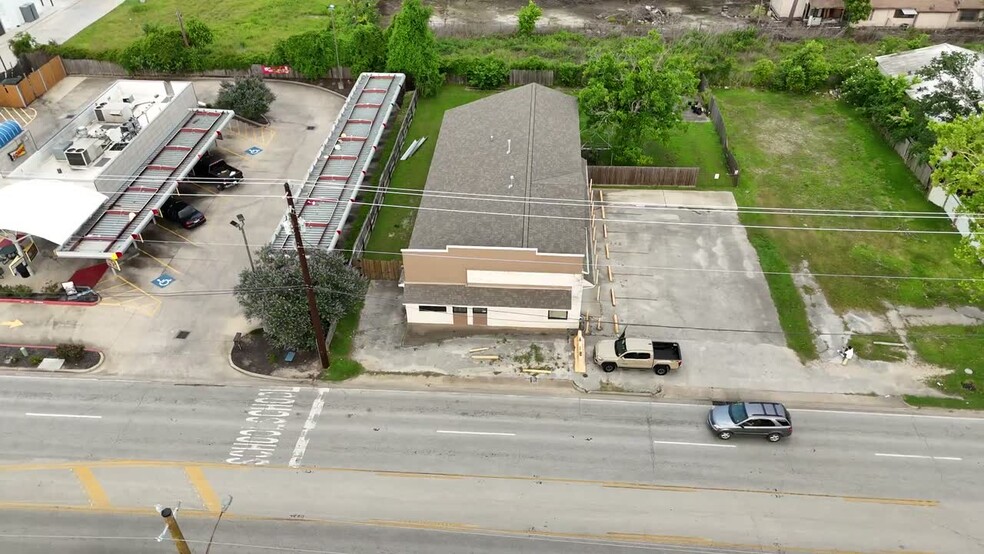 217 N Main St, Highlands, TX for sale - Commercial Listing Video - Image 2 of 5