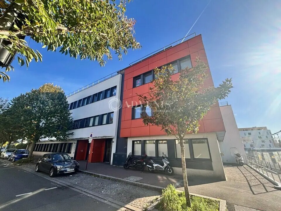Office in Bondy to rent Building Photo- Image 1 of 6