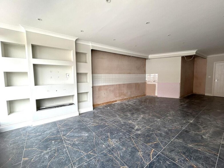 138 High Rd, London to rent - Building Photo - Image 3 of 8