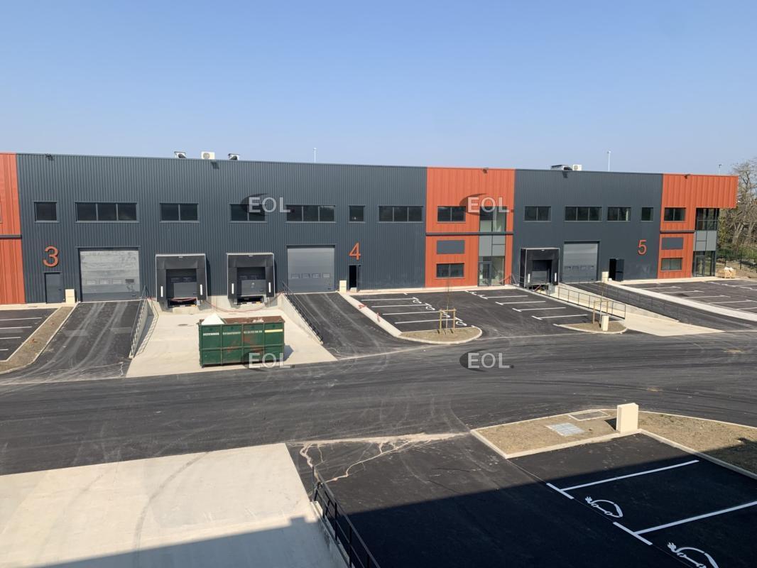 Industrial in Saint-Ouen-l'Aumône to rent Building Photo- Image 1 of 11