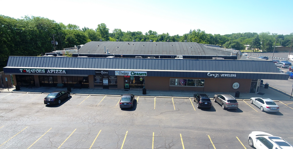 32902-32930 Middlebelt Rd, Farmington Hills, MI for rent - Building Photo - Image 2 of 4