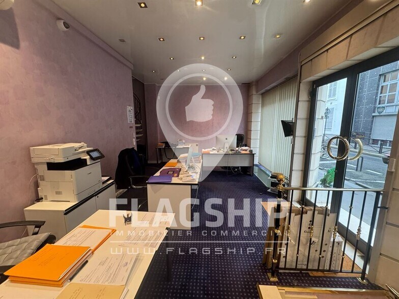 Retail in Paris to rent - Interior Photo - Image 2 of 9