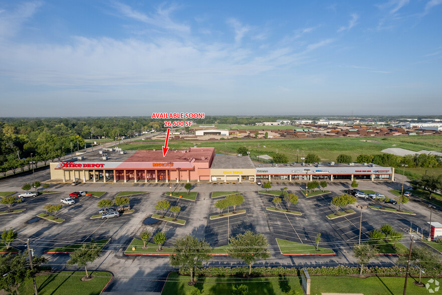 2004-2032 N Main St, Pearland, TX for rent - Aerial - Image 1 of 10