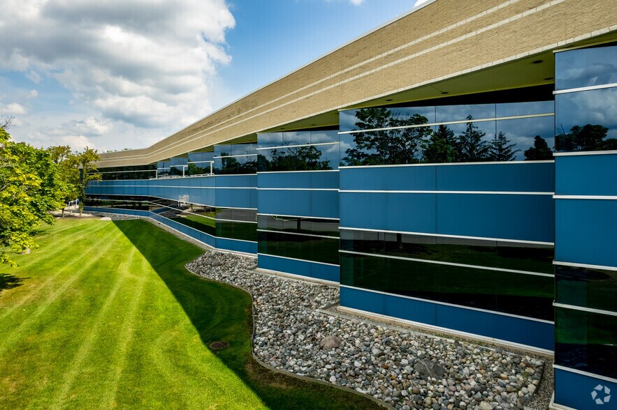 27000 Hills Tech Ct, Farmington Hills 48331 Value Add Farmington