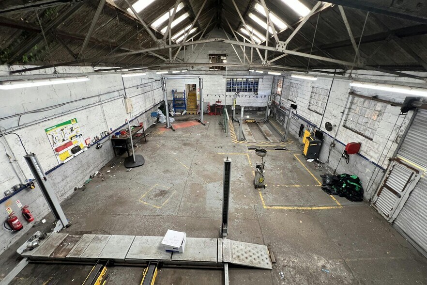 Crewkerne Rd, Chard for sale - Interior Photo - Image 2 of 4