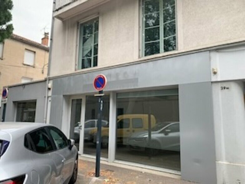 Retail in Avignon for sale - Building Photo - Image 1 of 12