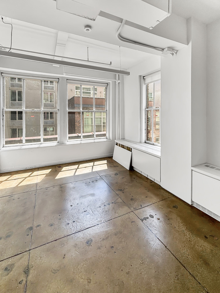 306 W 38th St, New York, NY for rent Interior Photo- Image 1 of 5