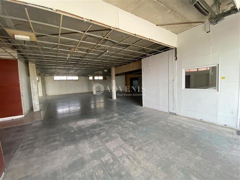 Light Industrial in Neuilly-Plaisance to rent - Interior Photo - Image 1 of 12