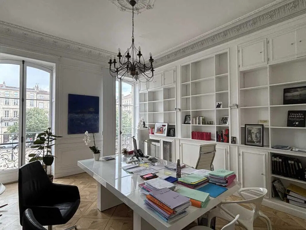 Location Bureaux 137 m² - Photo 1