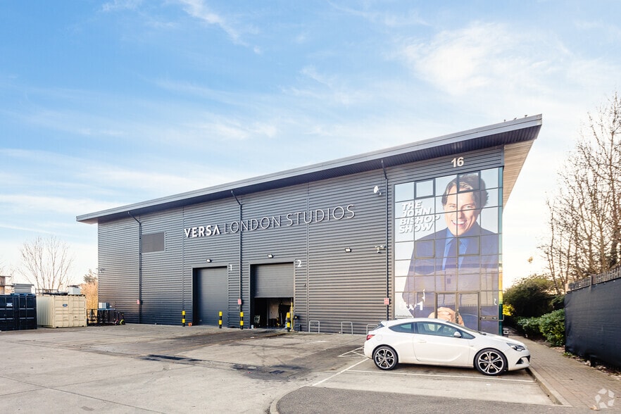 Kendal Av, London to rent - Building Photo - Image 3 of 5