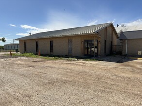 1885 FM 448, Giddings, TX for rent Building Photo- Image 1 of 7