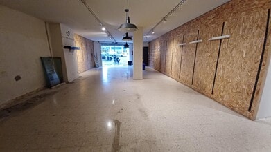 Retail in Barcelona, Barcelona to rent Interior Photo- Image 1 of 8