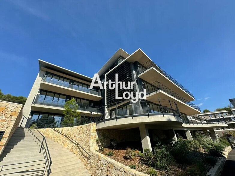 Office in Valbonne to rent - Building Photo - Image 2 of 17