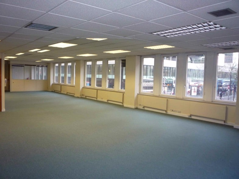 11 Portland St, Manchester to rent - Interior Photo - Image 2 of 20