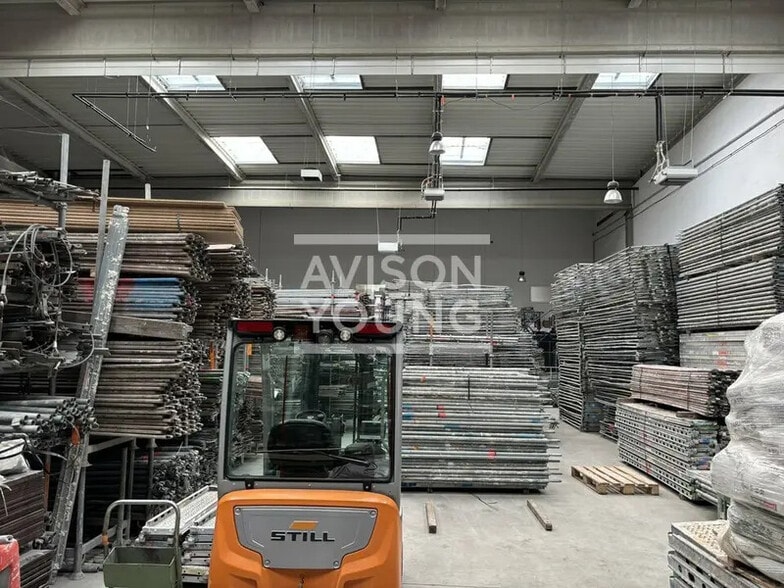 Light Industrial in Villeneuve-la-Garenne to rent - Building Photo - Image 3 of 9