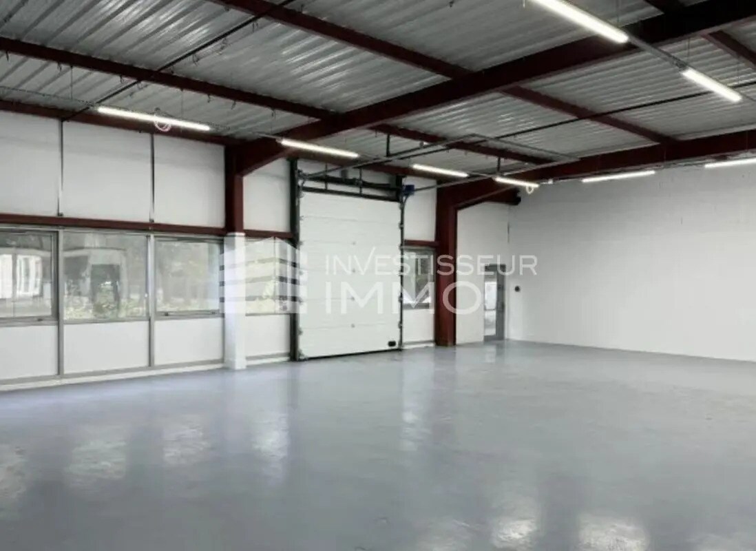Light Industrial in Villebon-sur-Yvette to rent Building Photo- Image 1 of 4
