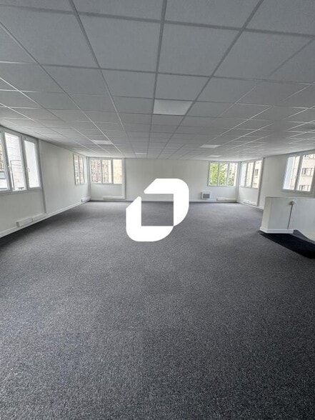 Industrial in Noisy-le-Sec to rent - Building Photo - Image 2 of 7