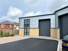 Oakdene Dr, Three Legged Cross to rent Building Photo- Image 1 of 3