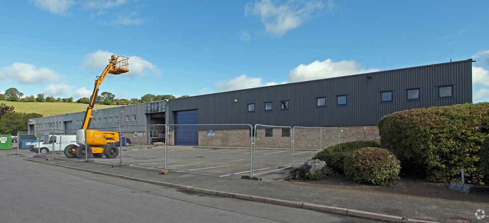 8-9 Soho Cres, Wooburn Green for sale - Primary Photo - Image 1 of 1