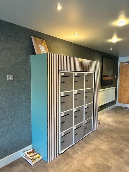 56 Warwick Rd, Solihull to rent - Building Photo - Image 3 of 15