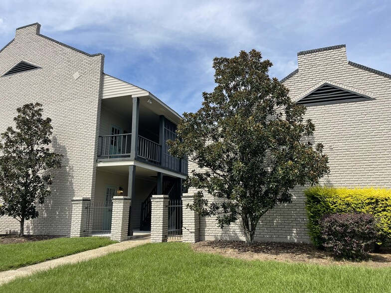 11603 Newcastle Ave, Baton Rouge, LA for rent - Building Photo - Image 1 of 34