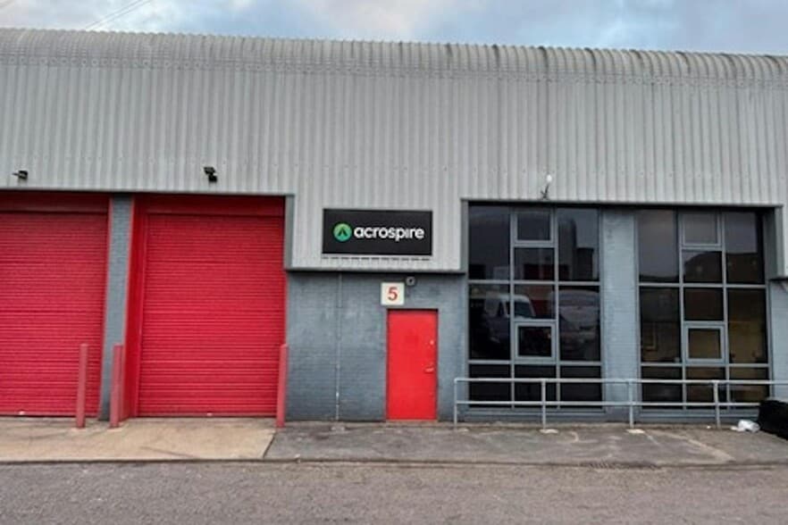 Roentgen Rd, Basingstoke to rent - Building Photo - Image 2 of 3