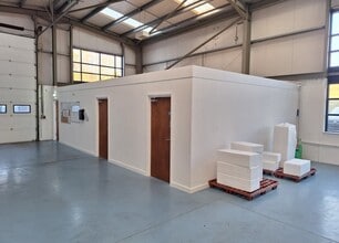 11 Frankland Rd, Swindon to rent Interior Photo- Image 2 of 3