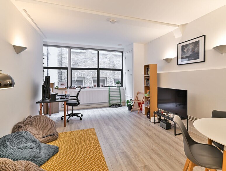 7-8 White Church Passage, London for sale - Interior Photo - Image 2 of 4