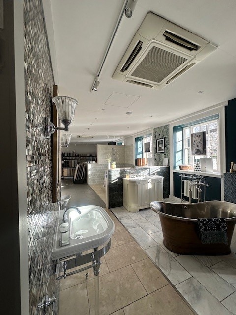 1-3 Montpellier Exchange, Cheltenham to rent Interior Photo- Image 1 of 3
