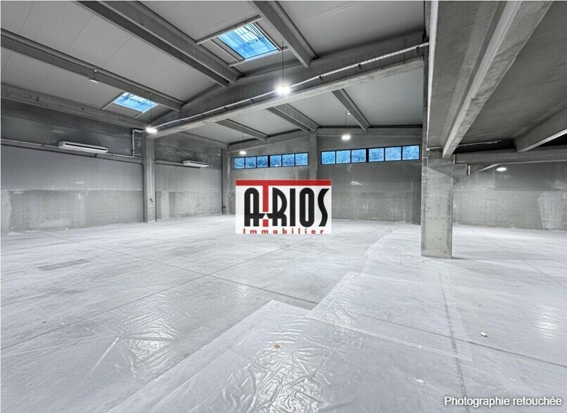 Light Industrial in Hyères for sale - Interior Photo - Image 2 of 7