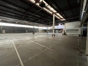 Industrial in Buc to rent Building Photo- Image 2 of 12