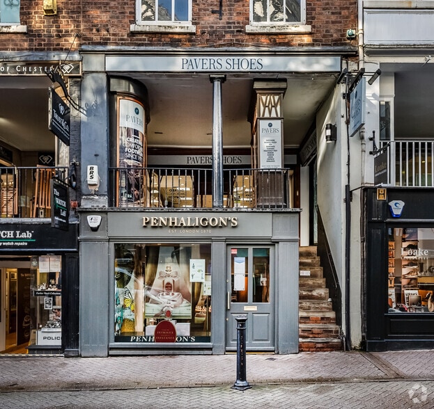 18-20 Eastgate Row, Chester to rent - Building Photo - Image 3 of 5