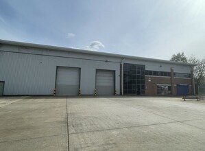 Molly Millars Ln, Wokingham for rent Building Photo- Image 1 of 2