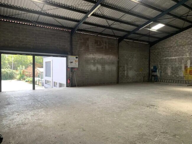 Location Local d'activités 610 m²