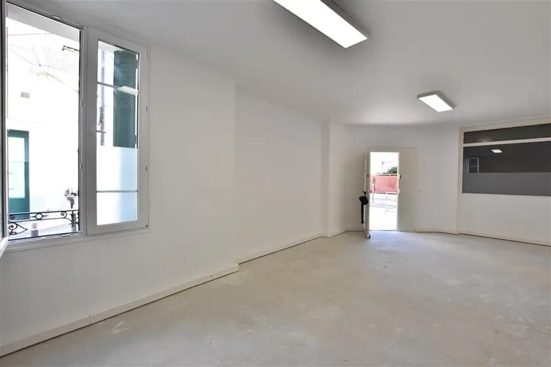 Office / Retail in Saint-Ouen-sur-Seine to rent - Building Photo - Image 3 of 9