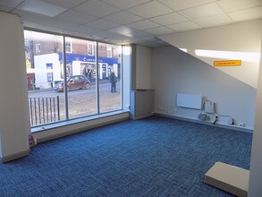 8 Market Pl, Ashbourne to rent Interior Photo- Image 1 of 2