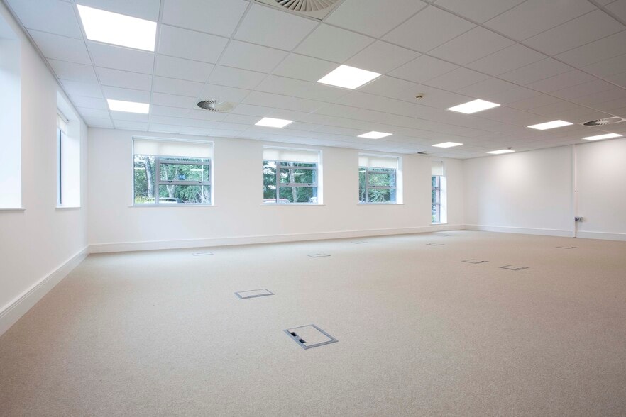 Crown Way, Tower Rd N, Warmley to rent - Building Photo - Image 2 of 9