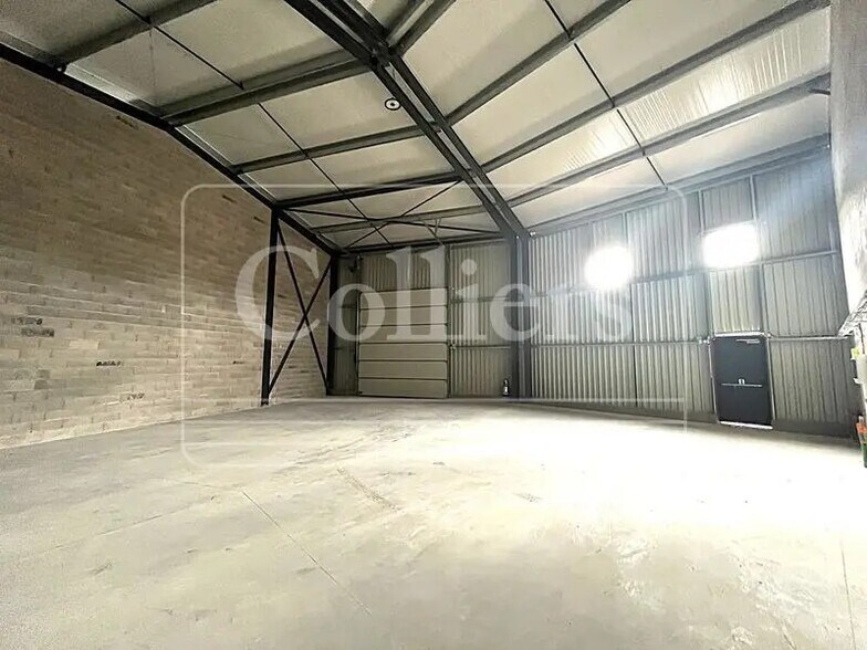 Light Industrial in Peypin for sale - Interior Photo - Image 1 of 4