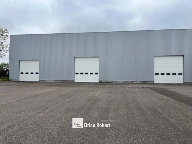 101 Rue du Dauphiné, Saint-Priest to rent - Building Photo - Image 1 of 8