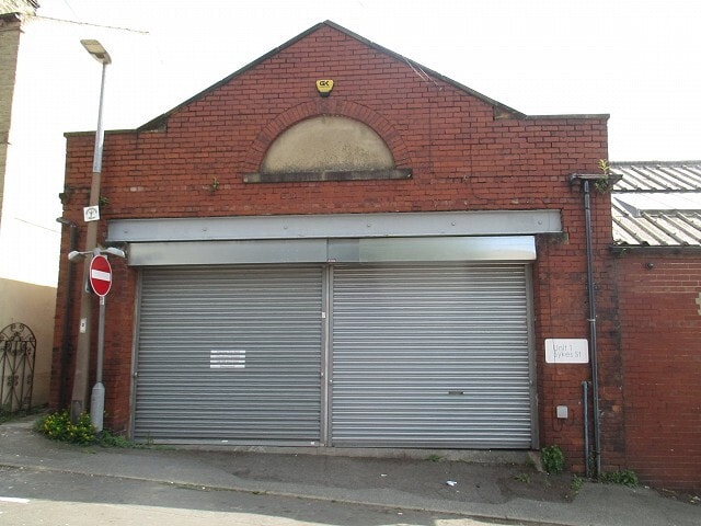 Sykes St, Cleckheaton to rent Building Photo- Image 1 of 2