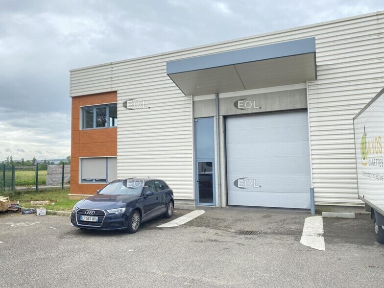Industrial in Saint-Priest to rent - Building Photo - Image 1 of 13