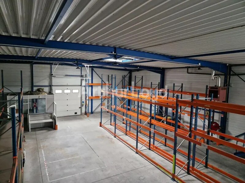Location Entrepôt 767 m² - Photo 1