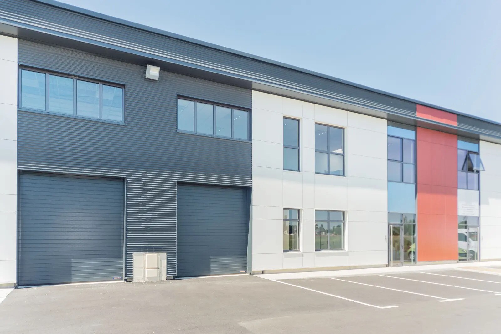 Light Industrial in Lieusaint to rent Building Photo- Image 1 of 7