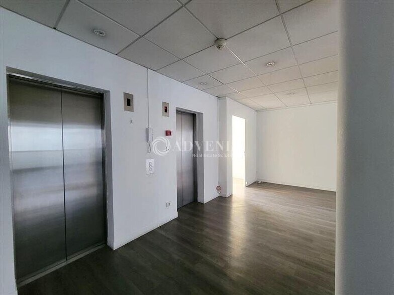 92 Rue Edouard Vaillant, Levallois-Perret for sale - Interior Photo - Image 3 of 11