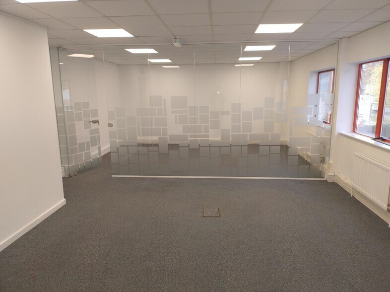Arden Press Way, Letchworth Garden City to rent - Building Photo - Image 3 of 4