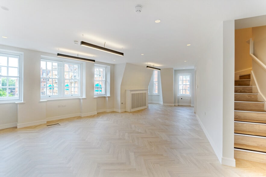 49-56 Sloane Sq, London to rent - Interior Photo - Image 1 of 9