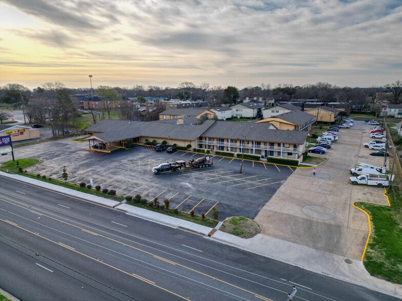 716 E Tyler St, Athens, TX for sale - Building Photo - Image 1 of 1