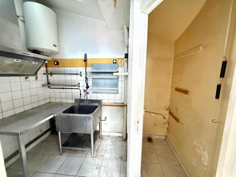 Light Industrial in Paris to rent - Interior Photo - Image 3 of 6